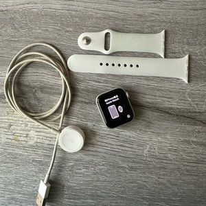 Apple series 6 gps 40 mm watch white